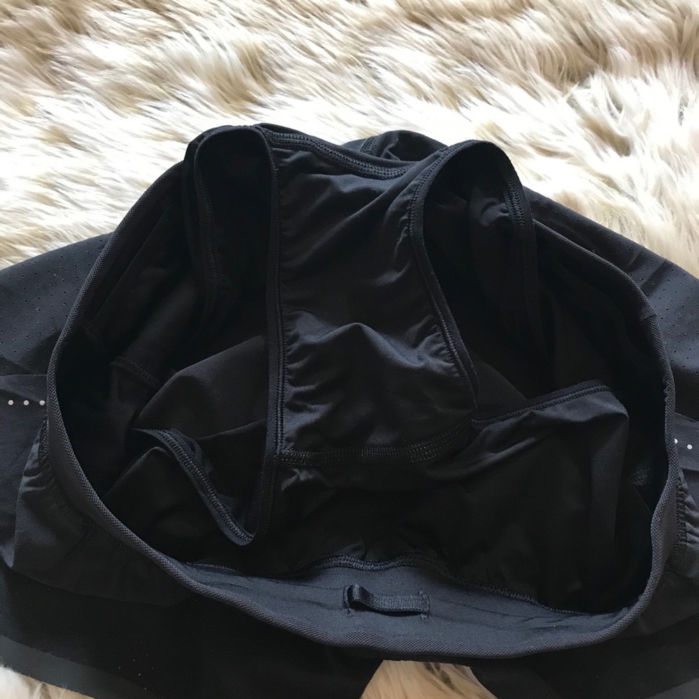 Lululemon Find Your Pace black reflective shorts 4 - Picture 6 of 9